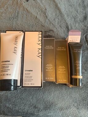 Mary Kay Timewise Foundation Beige N190 & Age-Fighting Moisturizer Combo/Oily